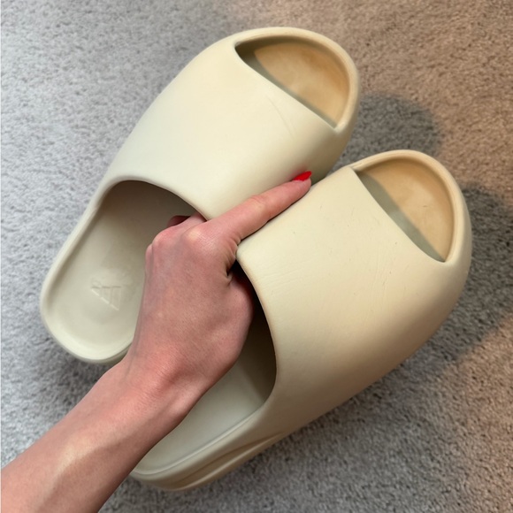 Adidas Yeezy Cream Bone Slide Sandals - Picture 7 of 7